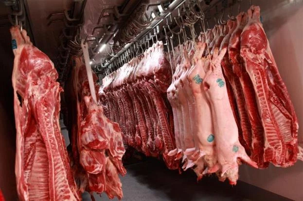 Σοκαρισμένη η Σπάρτη – Κρεοπώλης βρέθηκε κρεμασμένος μέσα στο ψυγείο και δίπλα του σημείωμα